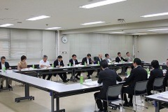 教育再生実行会議が大学入試センターを視察03