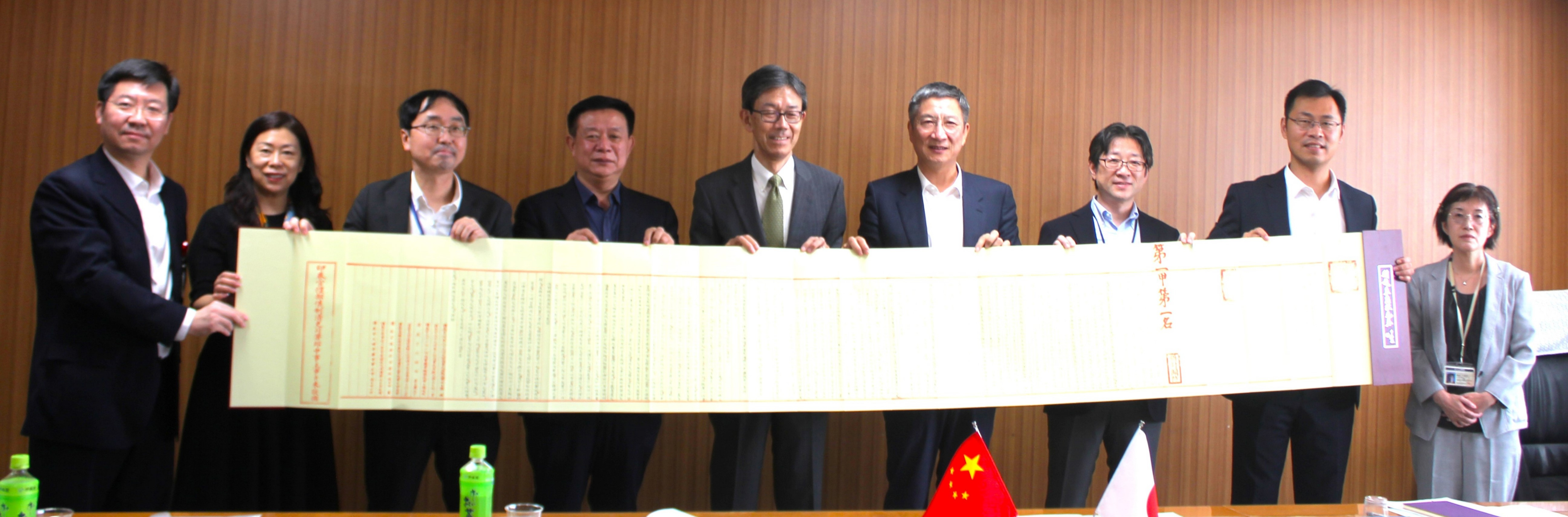 写真：北京教育試験院一行と山口理事長ら